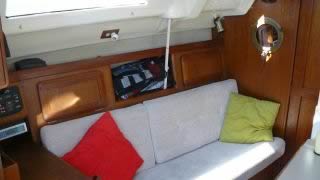 Hunter 30 Main Cabin 060